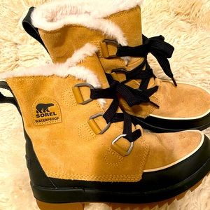 Sorel Tivoli IV 8.5 (fit more like an 8) color: “curry”